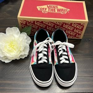 Vans “off the wall” girls tie dyed shoes, like new!